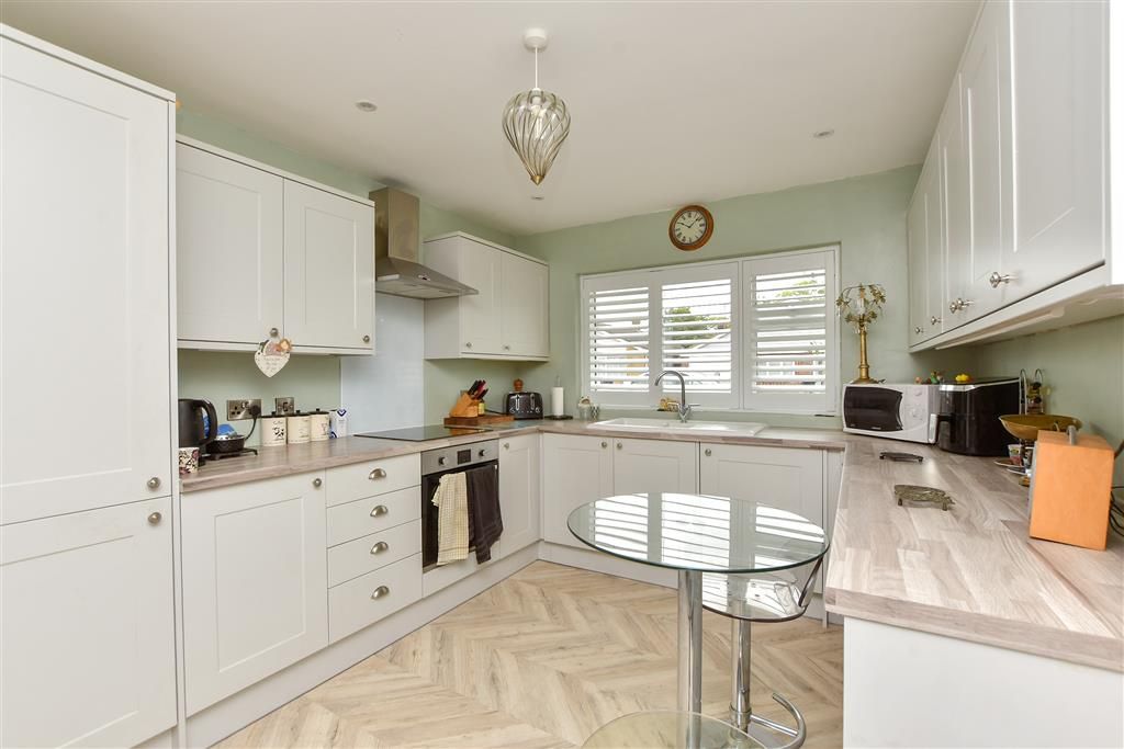 Property photo 2 of 12 Kitchen