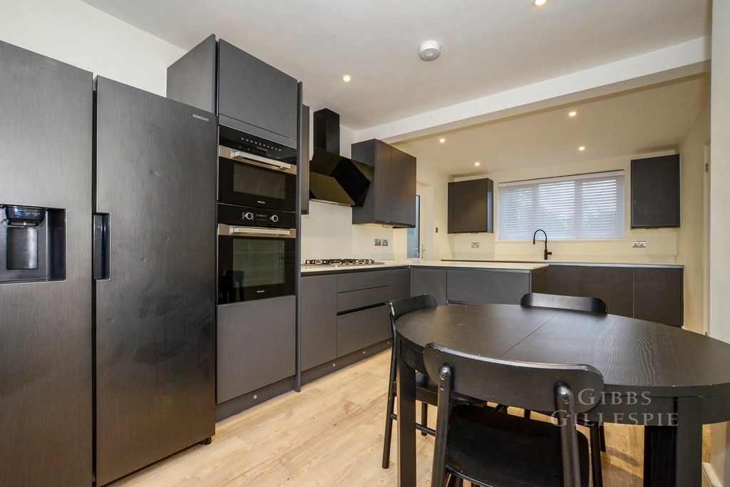 Property photo 1 of 11 Pbox-Img.Jpg