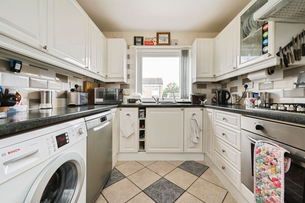 Property photo 2 of 23
