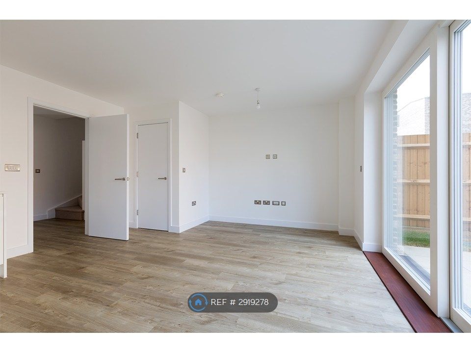 Property photo 2 of 35
