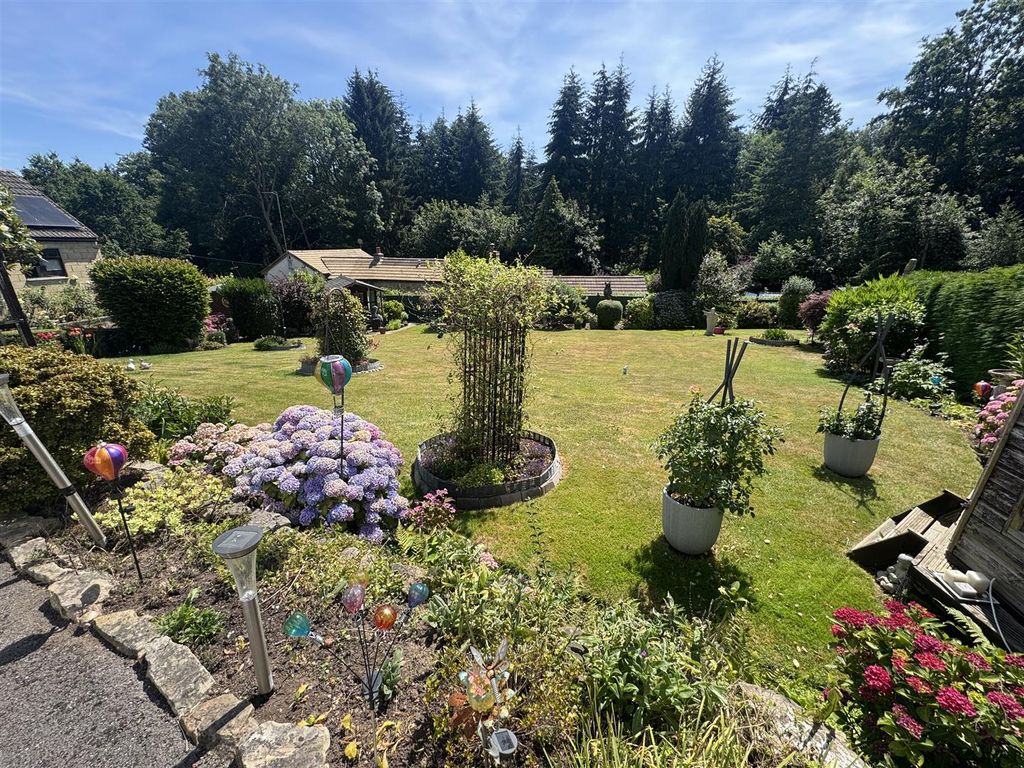 Property photo 2 of 34