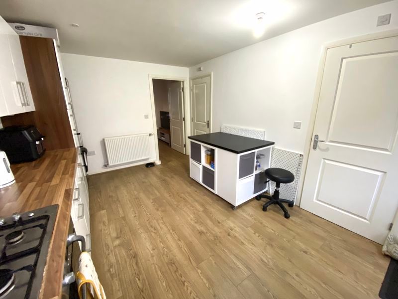 Property photo 3 of 12 Photo 4