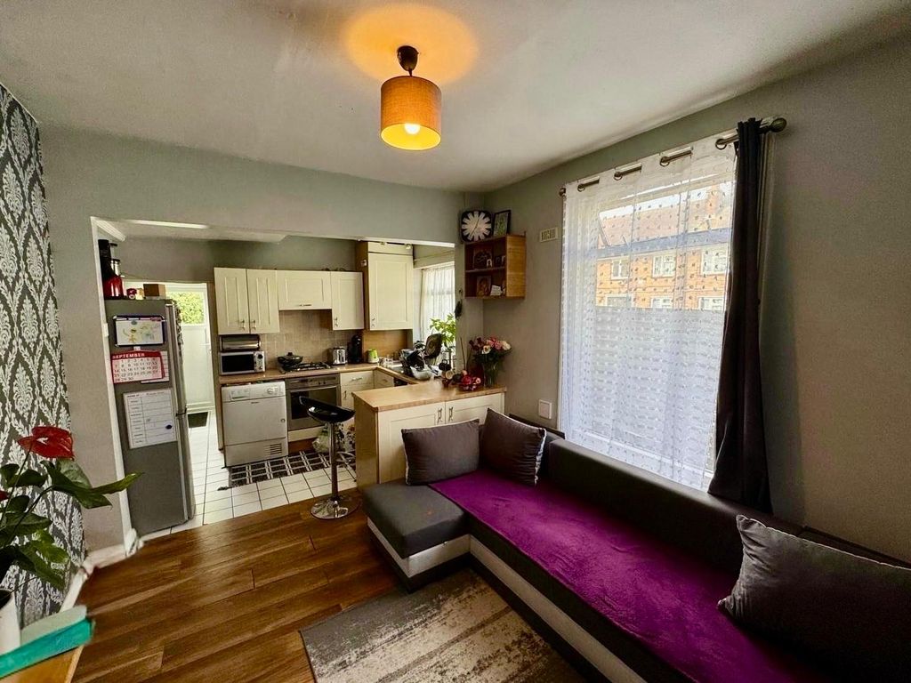 Property photo 2 of 5