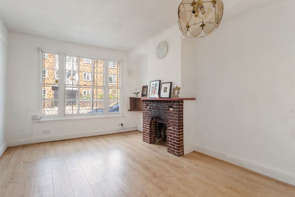 Property photo 3 of 9