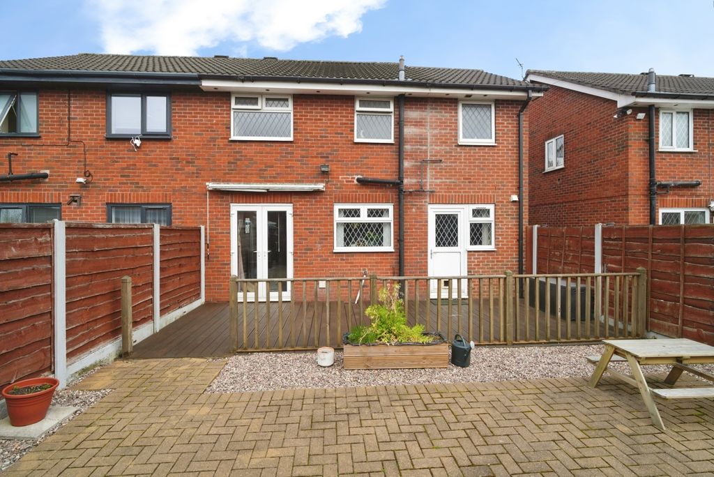 Property photo 3 of 17 Garden