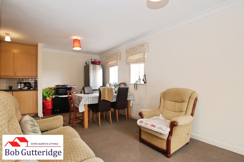 Property photo 3 of 18 Fitted Kitchen / Living Room