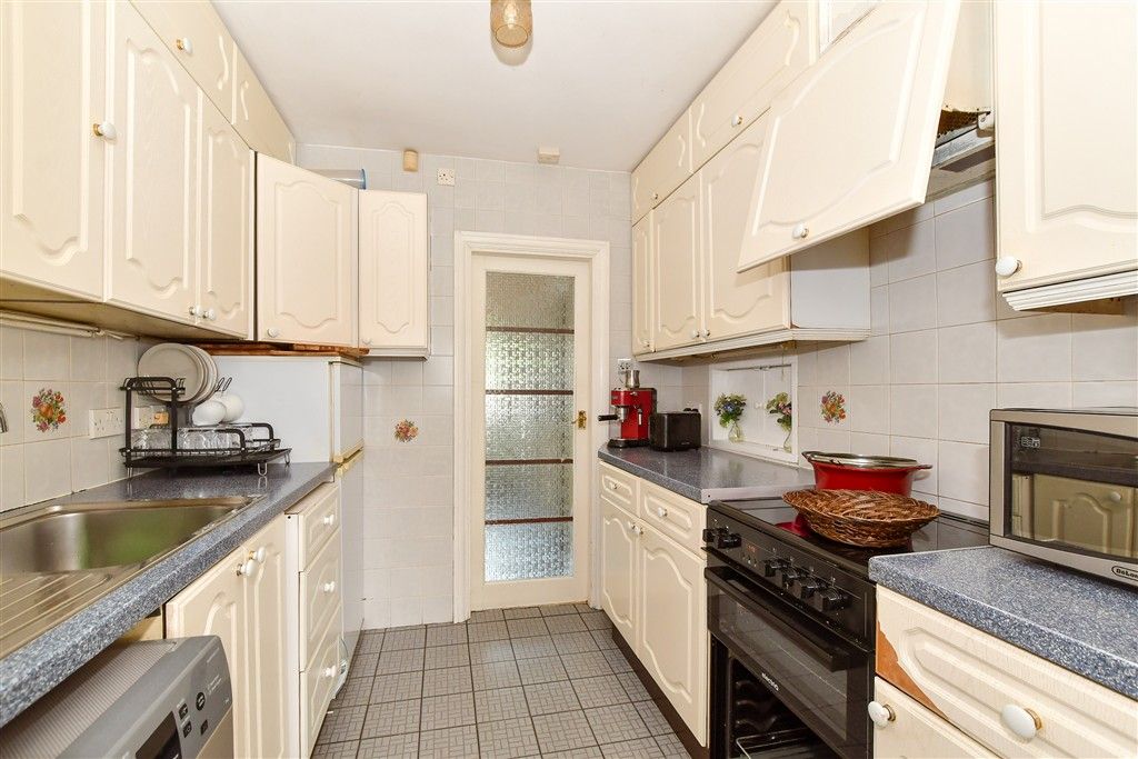Property photo 3 of 8 Kitchen