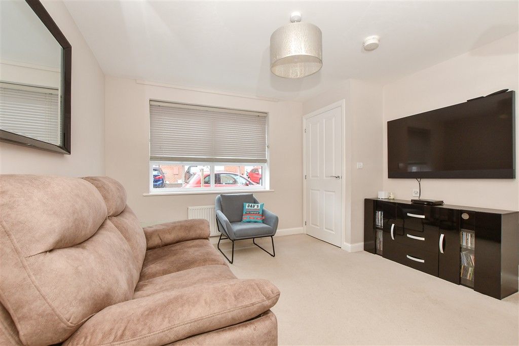 Property photo 2 of 9 Lounge