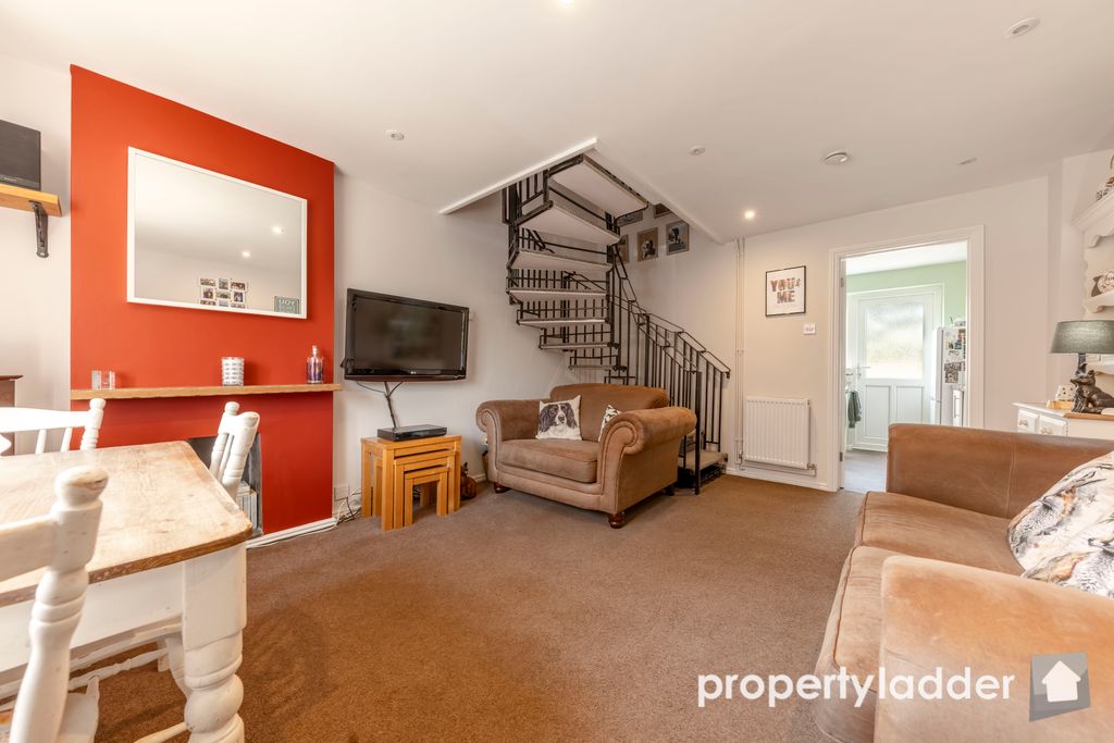 Property photo 2 of 13 Pl