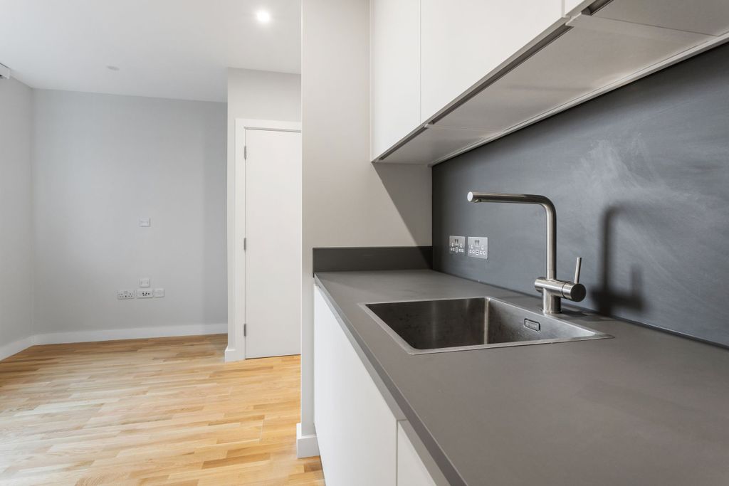 Property photo 3 of 11 Kitchen (Example)