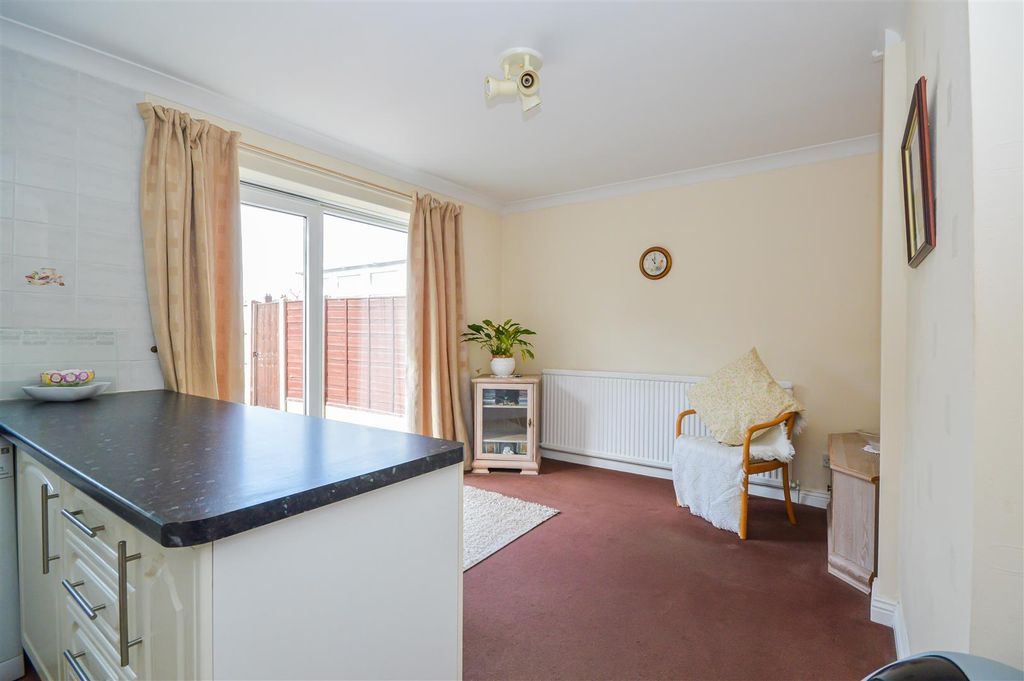 Property photo 3 of 10 Dining Kitchen