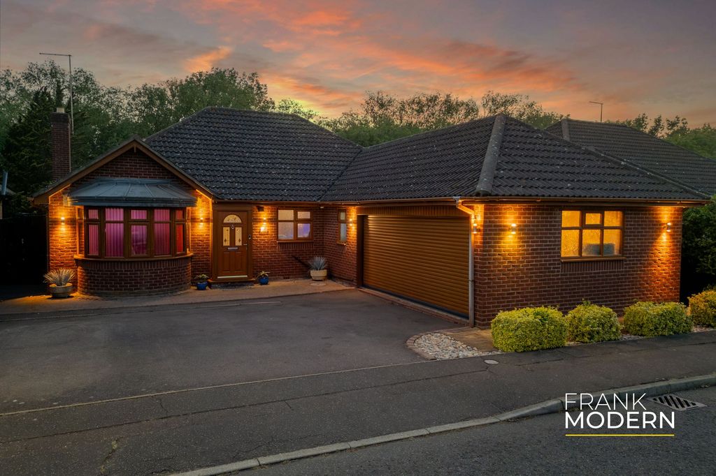 Property photo 1 of 76 Dusk