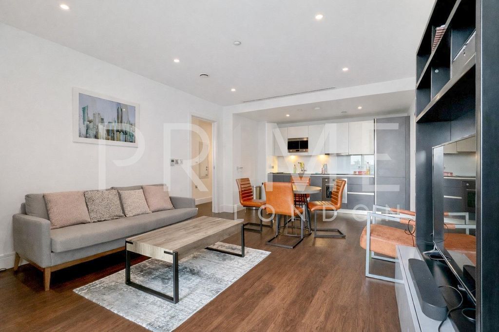 Property photo 3 of 9 Living.Jpg