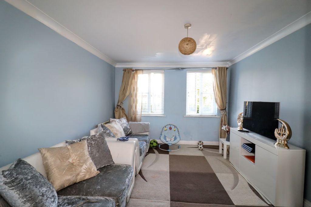 Property photo 2 of 8