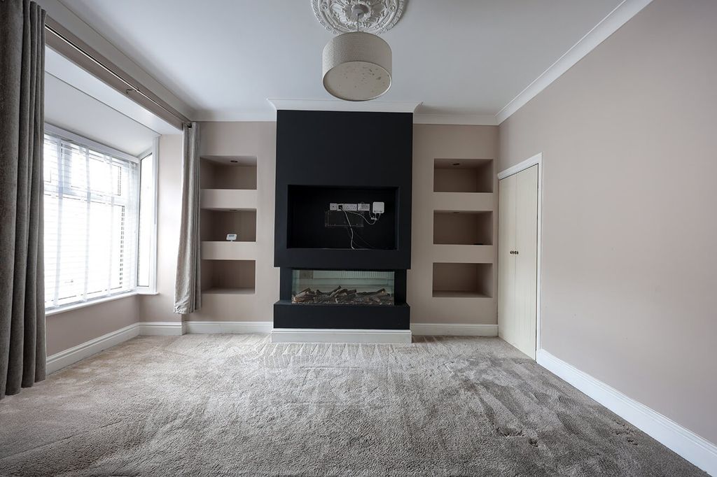 Property photo 2 of 9 4667221