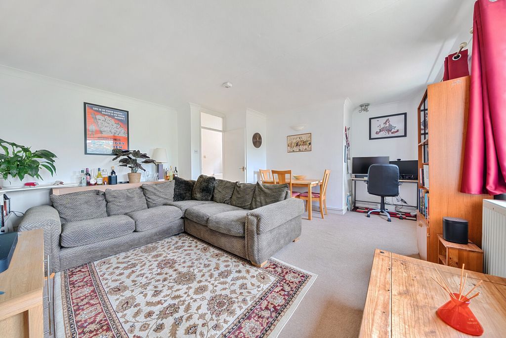 Property photo 2 of 19 Sitting Room