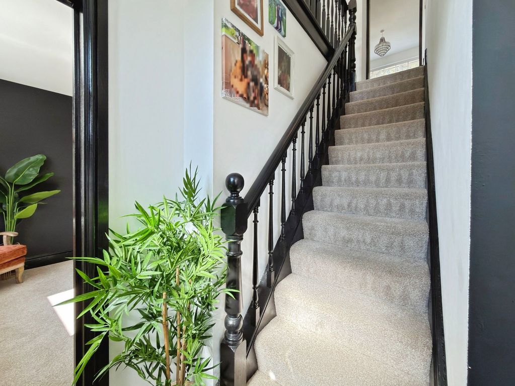Property photo 2 of 36