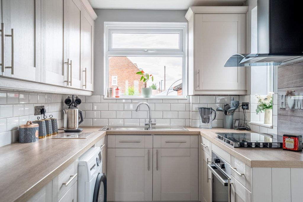 Property photo 3 of 14 Kitchen