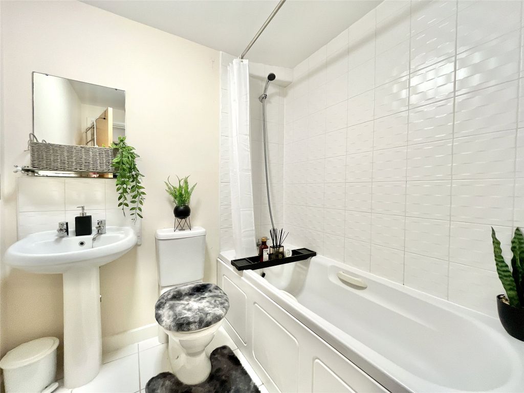 Property photo 3 of 23 Bathroom