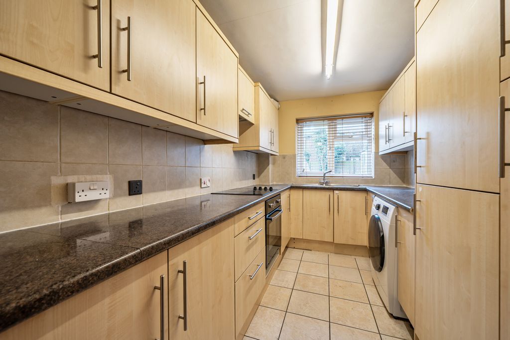 Property photo 2 of 15 1416864-6-6998Ca3...