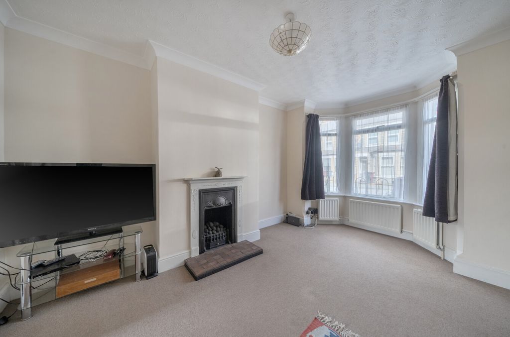 Property photo 2 of 18 1423506-5-69B06ee...