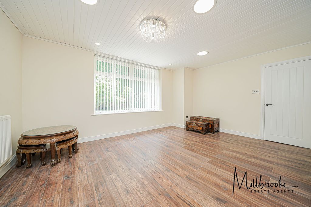 Property photo 3 of 36