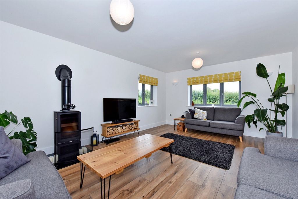 Property photo 2 of 15 Sitting Room