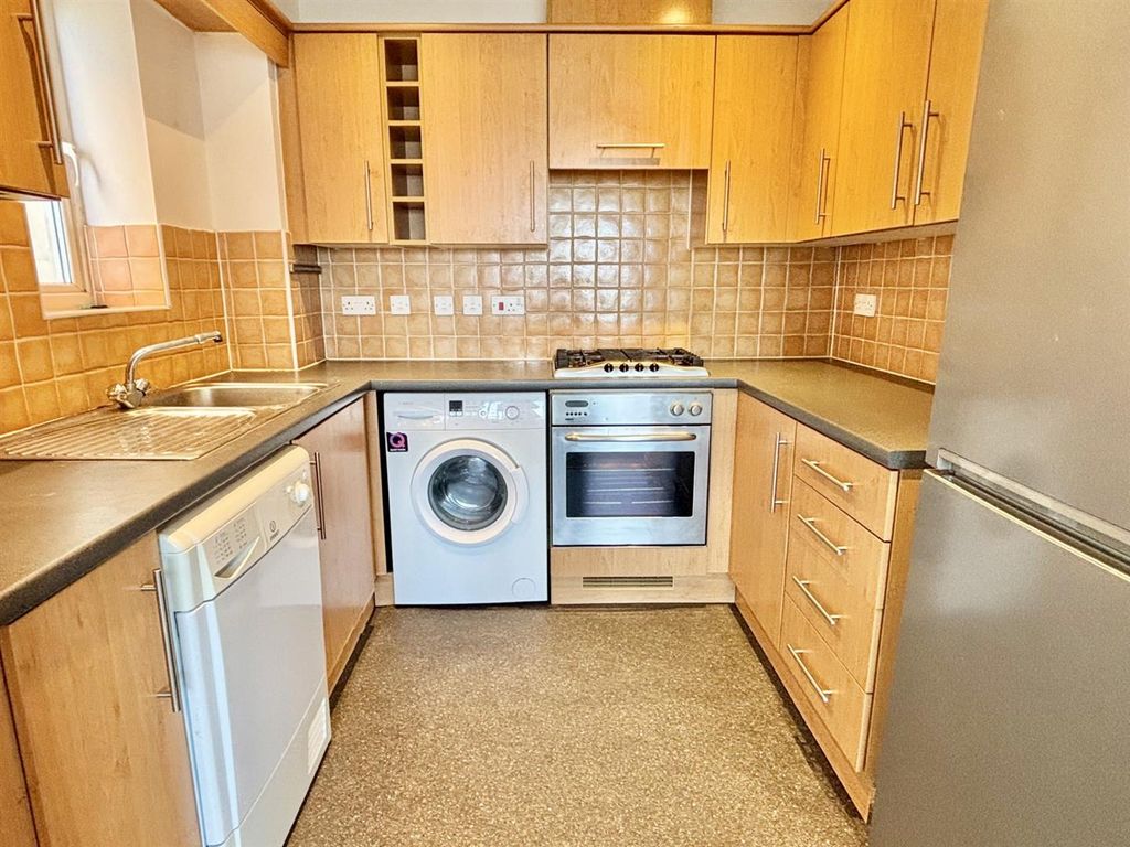 Property photo 3 of 19 Kitchen