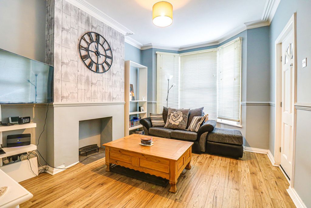 Property photo 2 of 11