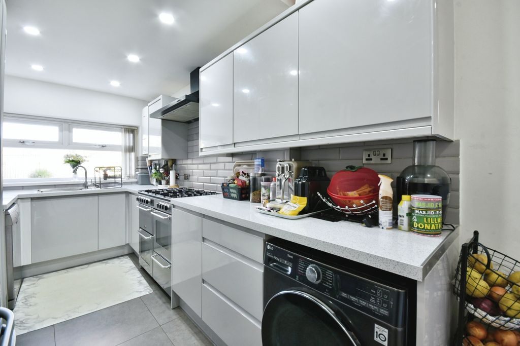 Property photo 3 of 17 Photography