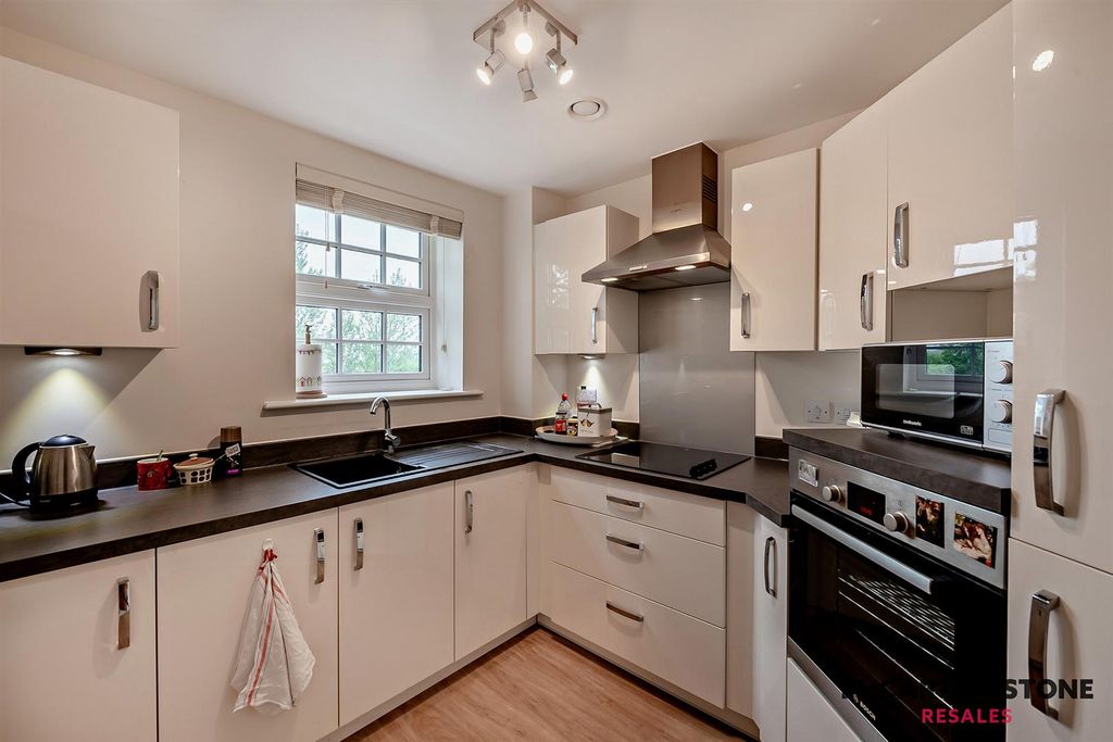 Property photo 2 of 23 Kitchen:
