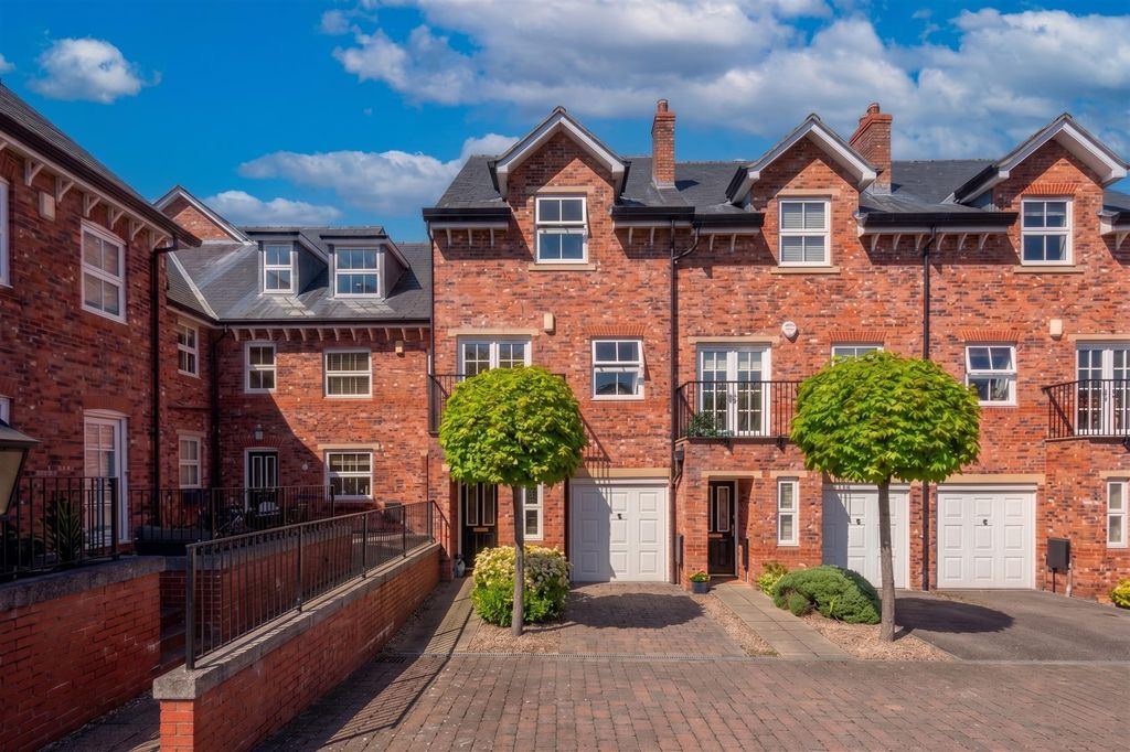 Property photo 1 of 32 Main