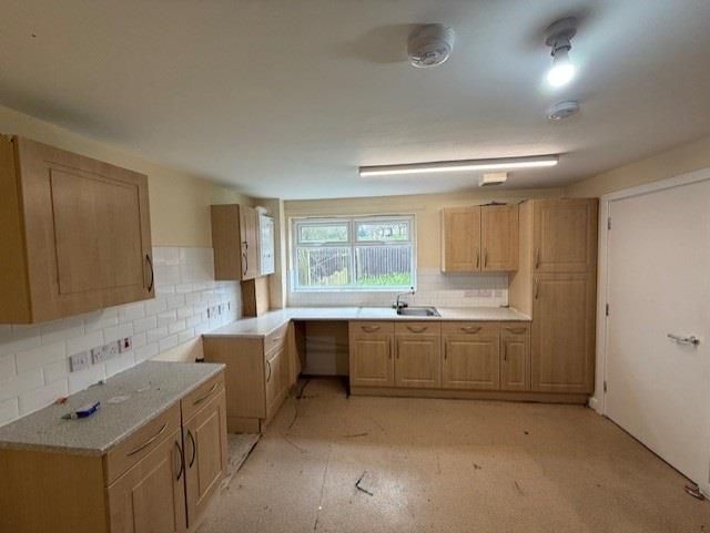 Property photo 1 of 8 Kitchen