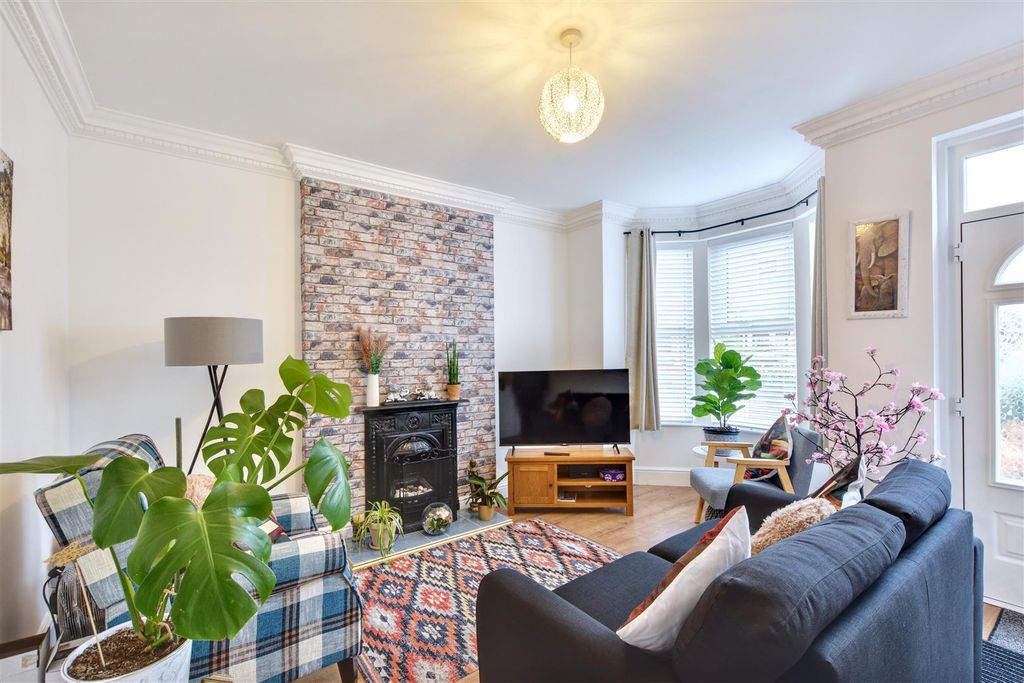 Property photo 2 of 15 Lounge_1.Jpeg