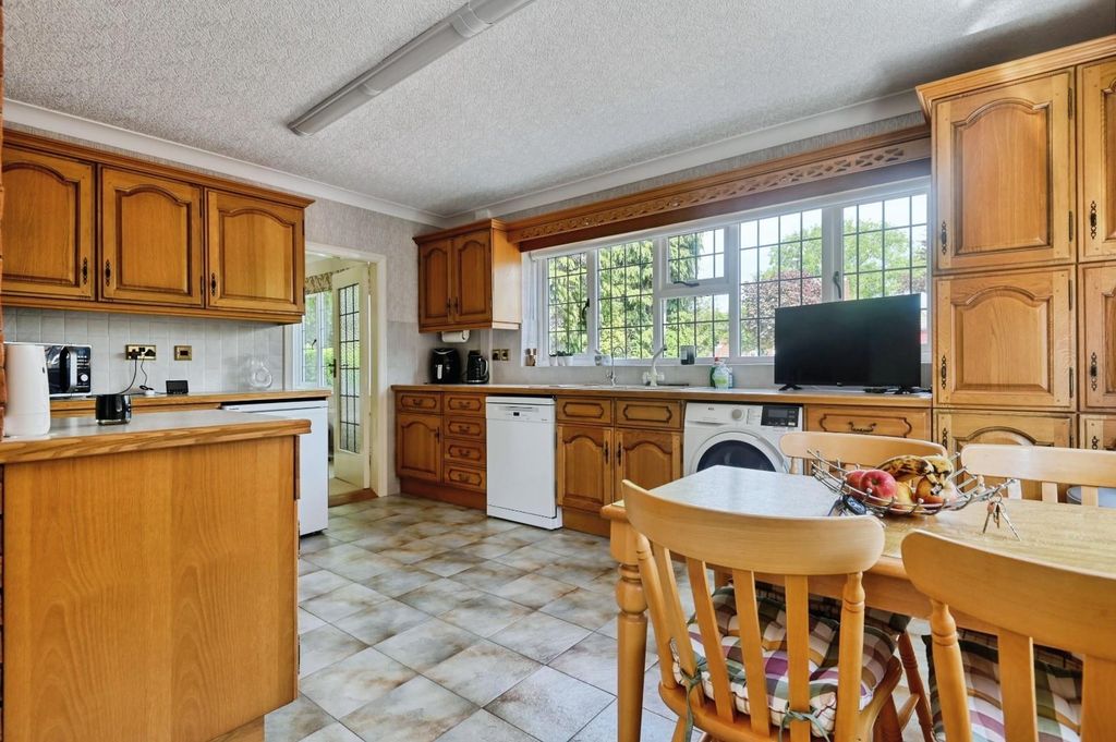 Property photo 3 of 40 101Littlesutton2.Jpg