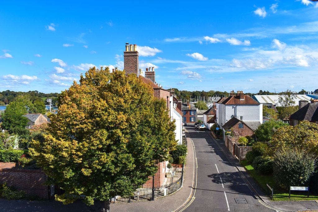 Property photo 3 of 11