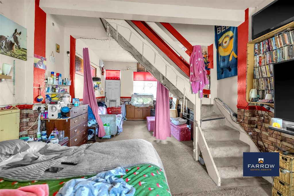 Property photo 3 of 18 Lounge / Diner