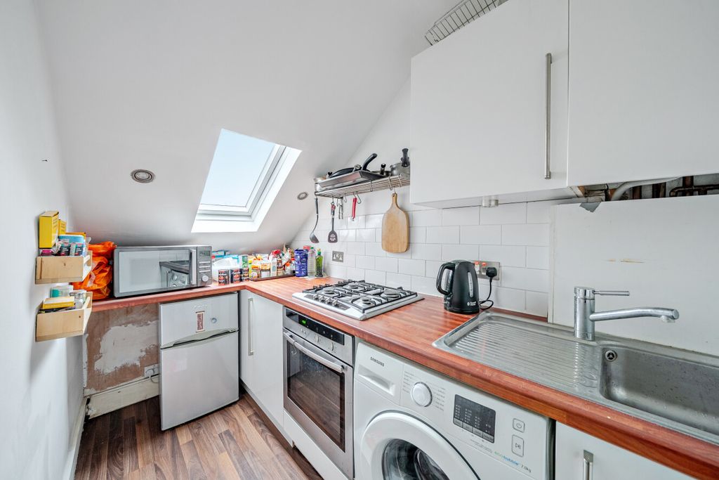 Property photo 3 of 16 1393581-17-694166...