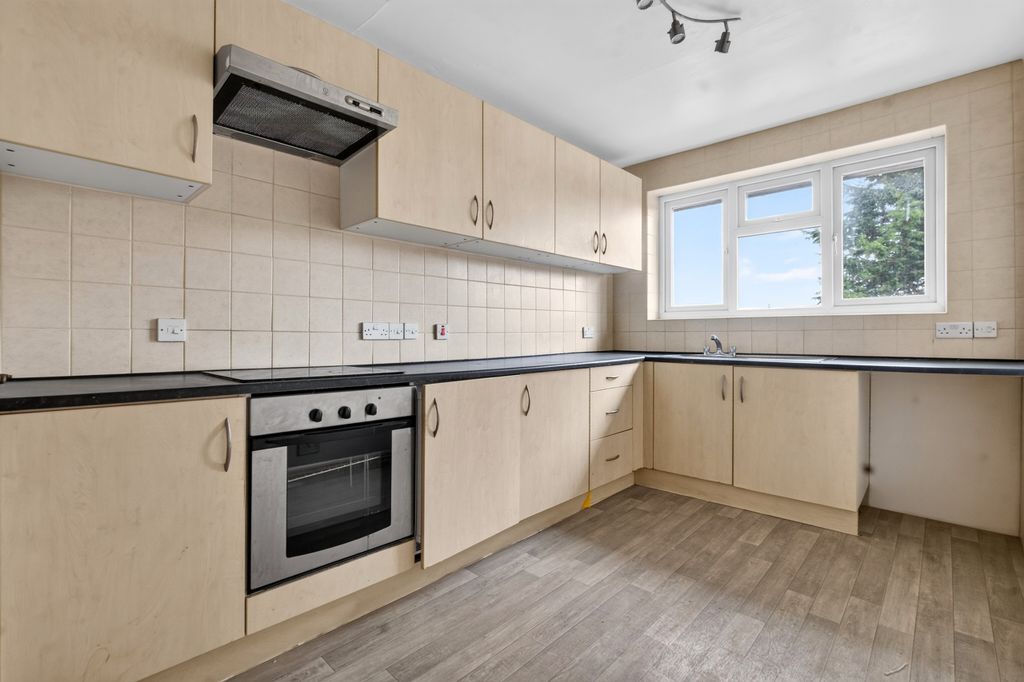 Property photo 3 of 7 Kitchen 2
