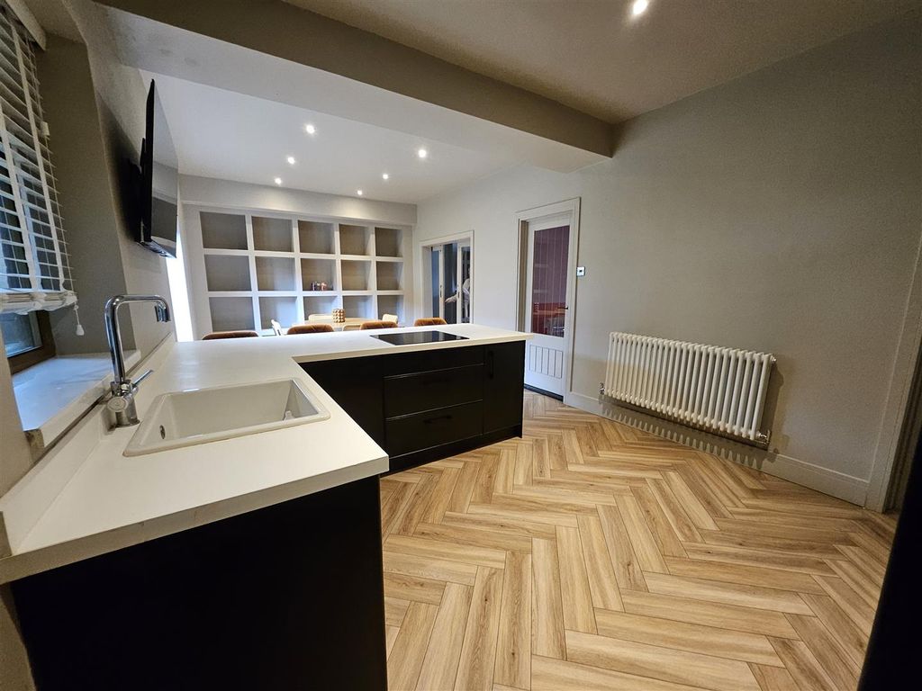 Property photo 3 of 16 Kitchen
