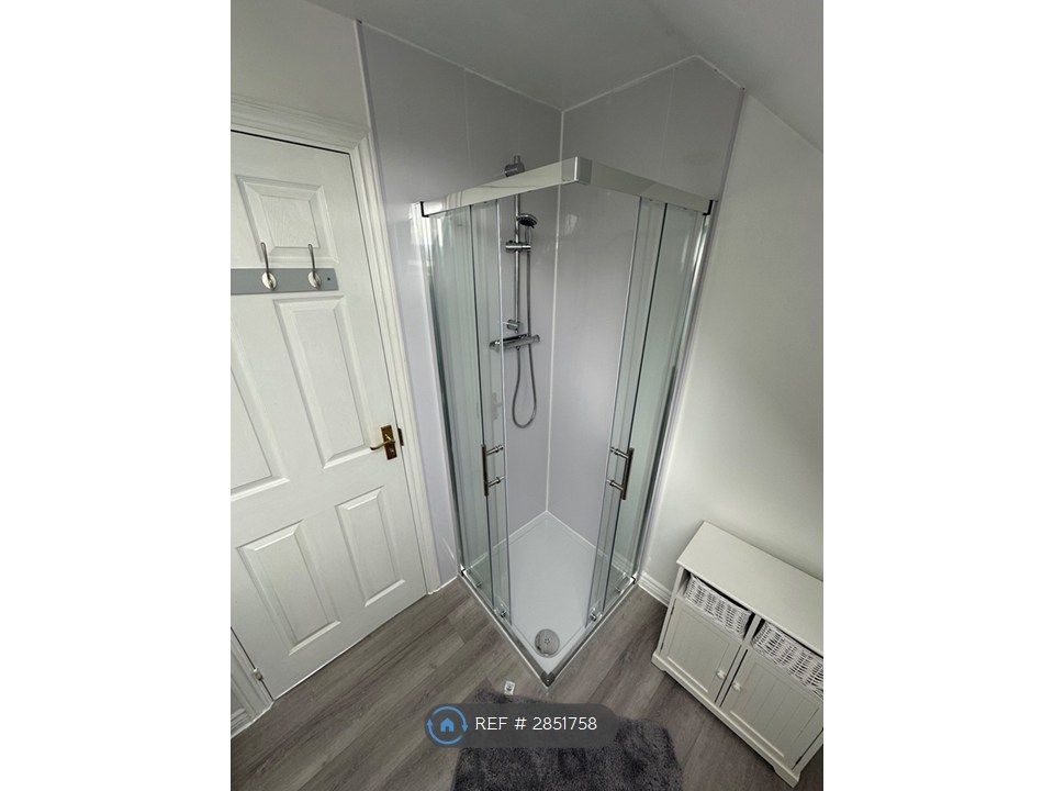 Property photo 3 of 10 Bath Room 1