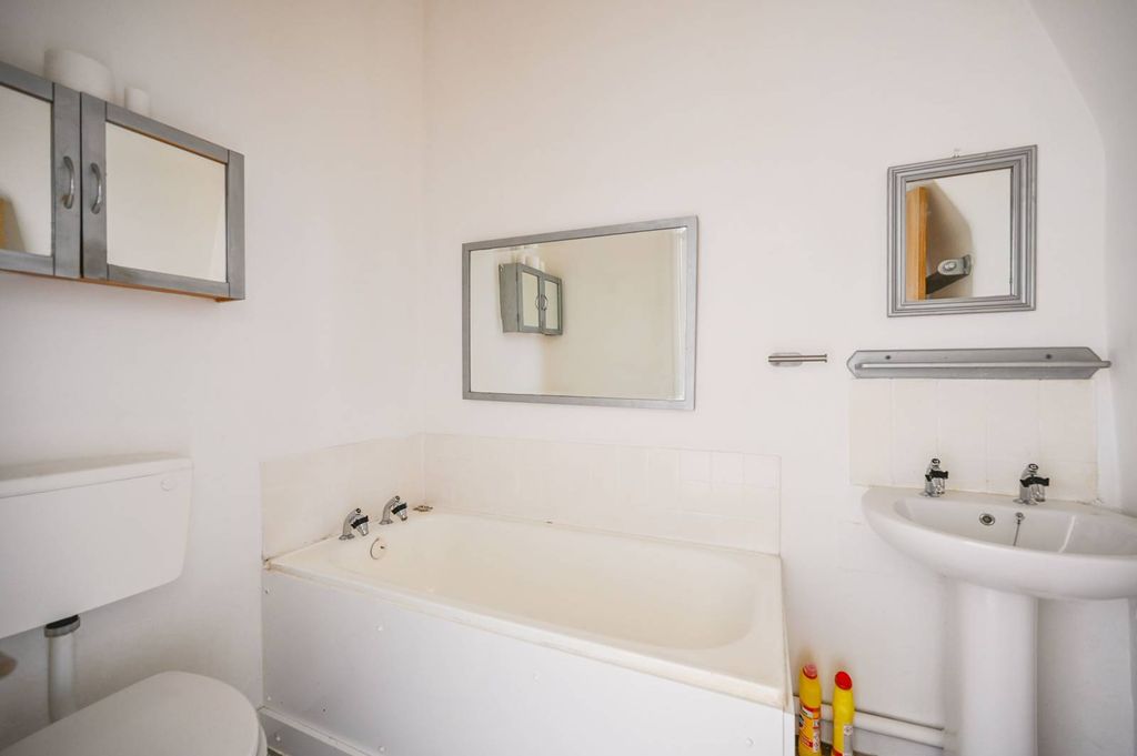 Property photo 3 of 4