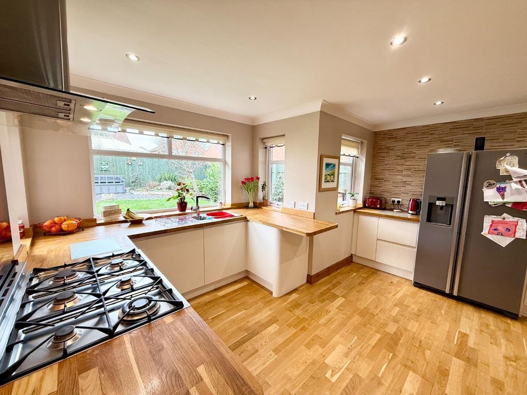 Property photo 3 of 26 Kitchen