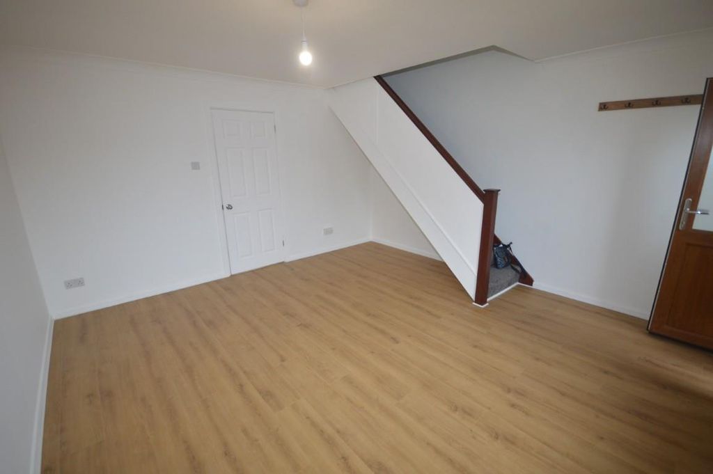 Property photo 2 of 13 Dsc_0029 (Medium).Jpg