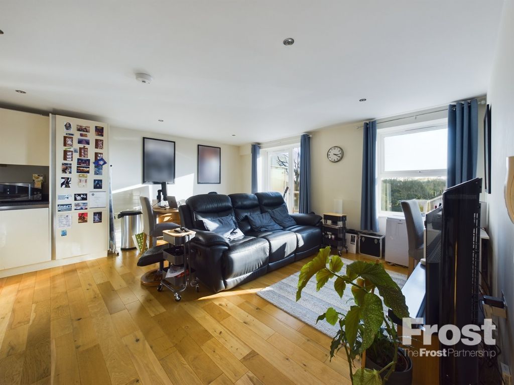 Property photo 2 of 8 Picture No. 10