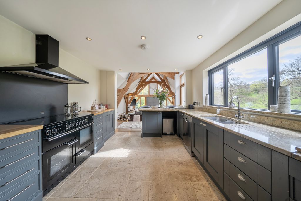 Property photo 3 of 48 Kitchen / Breakfast Room