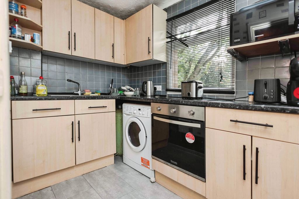 Property photo 2 of 17 Photo
