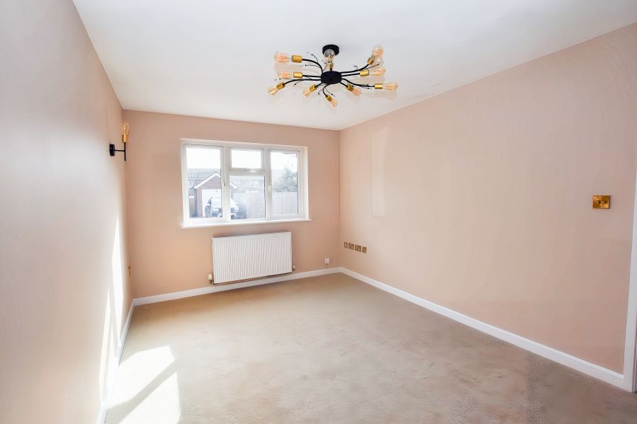 Property photo 3 of 18 Lounge 2