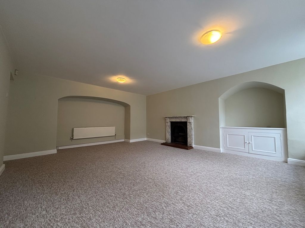 Property photo 3 of 10 Living Room