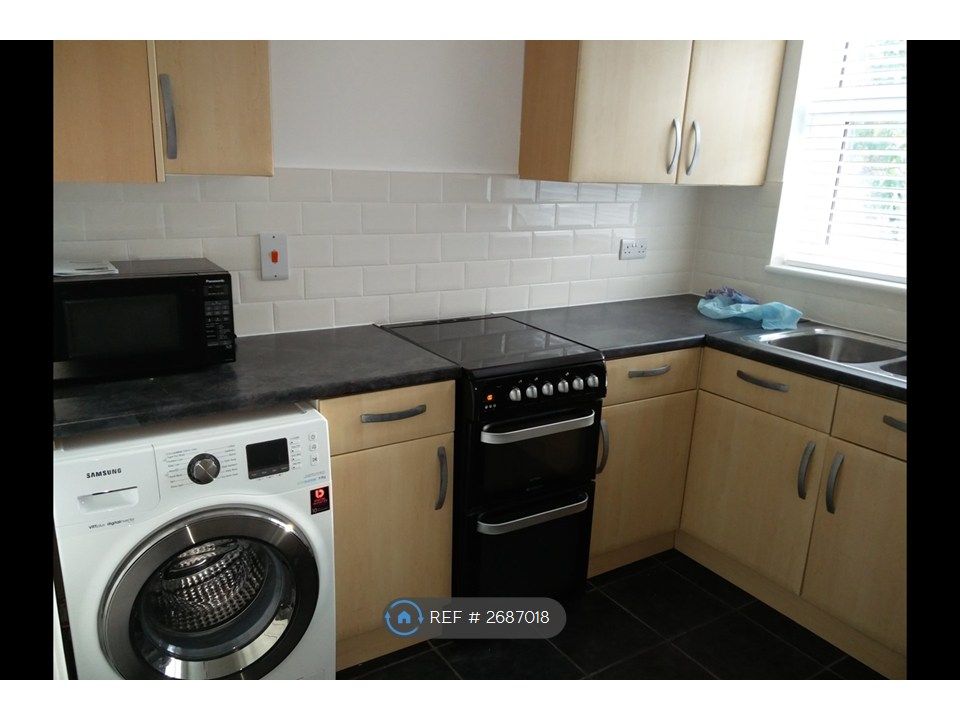 Property photo 3 of 6 Kitchen